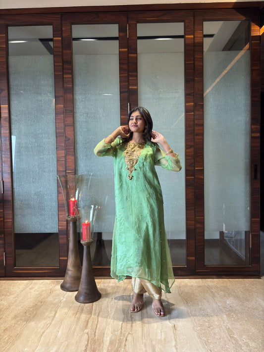 Elara- Soft green flow